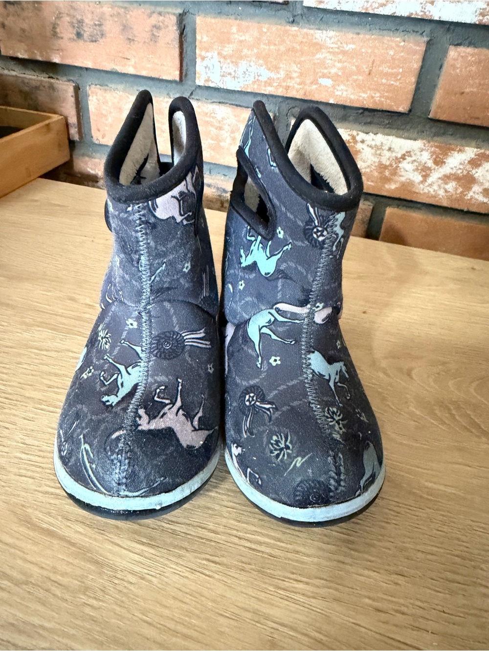 Bogs Waterproof Insulated Winter Snow Boots Grey Horse Print Size 8